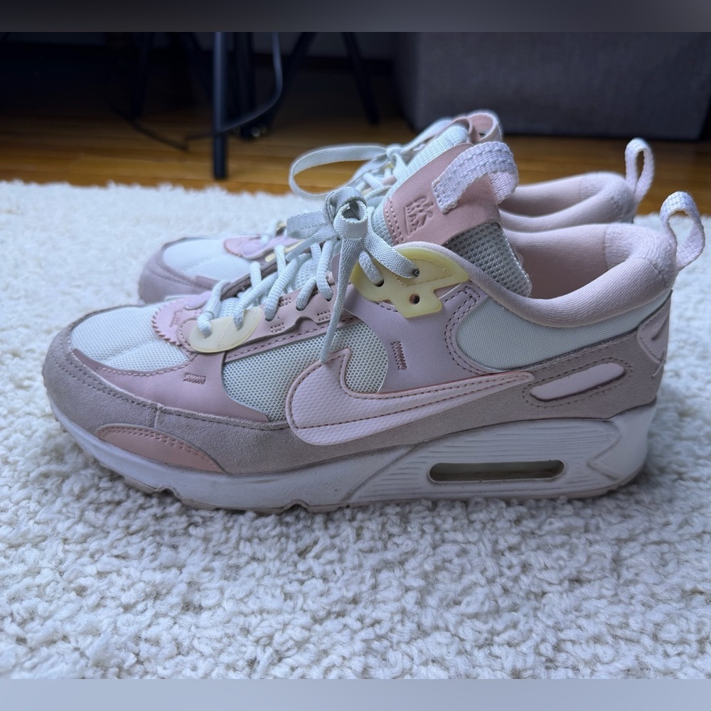 Women's size 8 Nike Air Max Futura Pink/White GUC